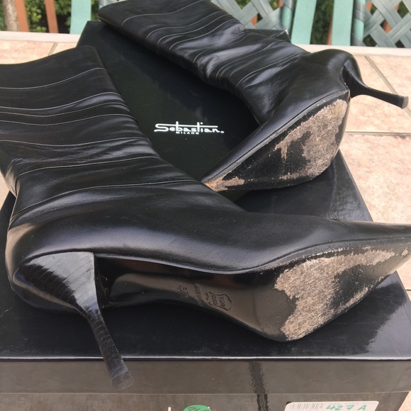 Sebastian black leather pointed toe heeled boots - Picture 14 of 14